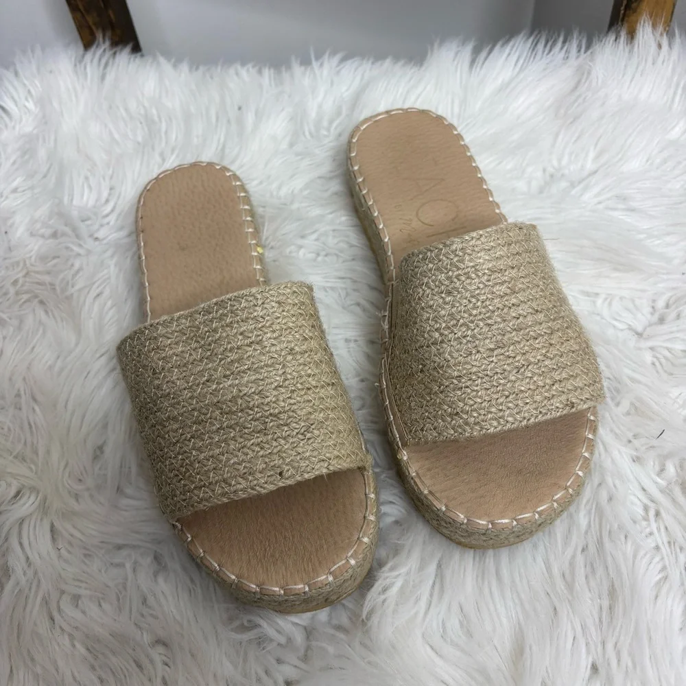 Beach by Matisse Beige Espadrille Slide Sandals Size 11